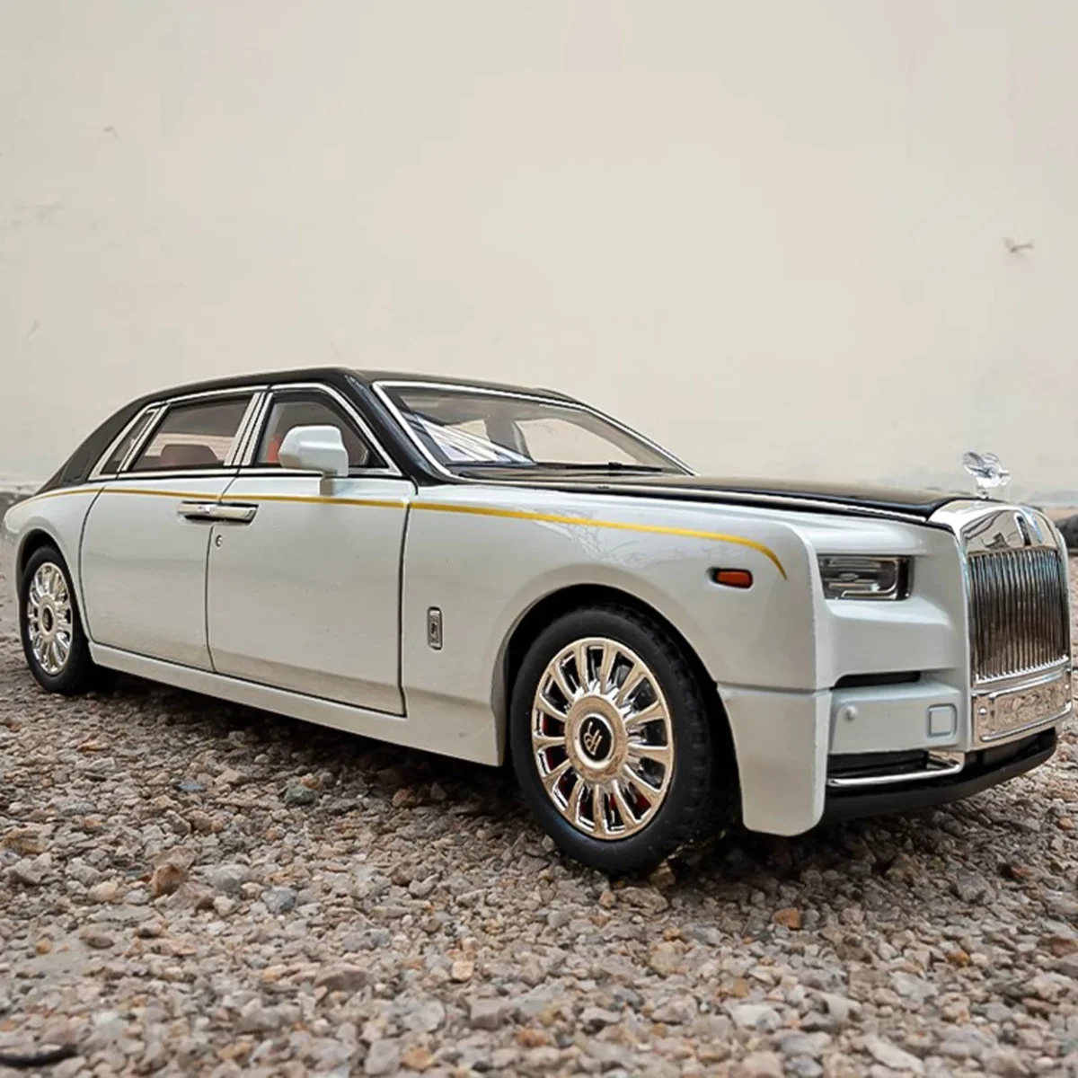 1:18 Rolls-Royce Phantom Model Car, Zinc Alloy Pull Back Toy Diecast Car with Sound and Light, Realistic Modeling Model Toy111 - Imagine 2