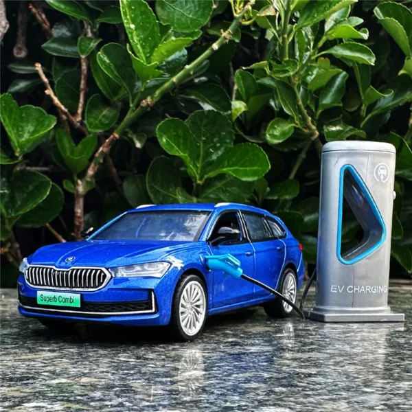1:35 SKODA SUPERB Combi IV Alloy Station Wagon Car Model Diecasts Metal Vehicles Car Model Sound Light Simulation Kids Toys Gift