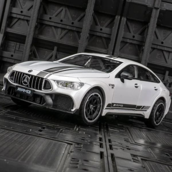 1:24 Mercedes-Benz GT63 alloy car model ornaments collection acousto-optic pull-back toy doors and hood trunk can be opened.